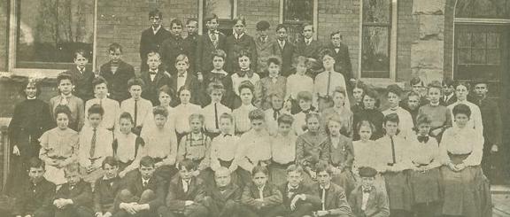 THE FRESHMAN CLASS IN 1905